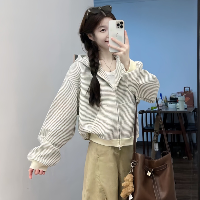 เสื้อผ้าผู้หญิงฤดูใบไม้ร่วงและ - Winter Clothing Drawing บทวิจารณ์และราคา